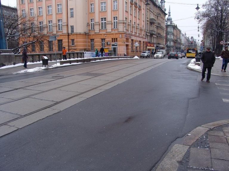 Znikną tory z ul. Zwycięstwa. Wyłoniono wykonawcę