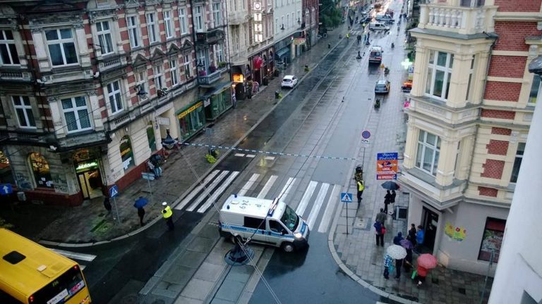 Bomby w restauracjach. Zablokowali ulice