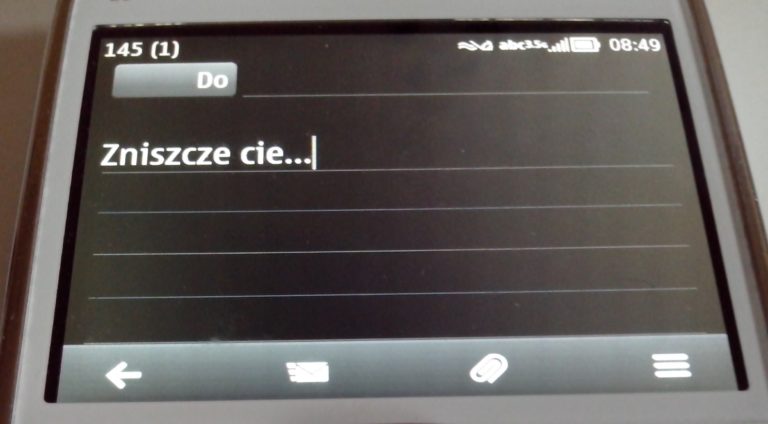 Obraźliwe sms-y i niepokojące telefony. Tłumaczy, że odreagowywała frustrację