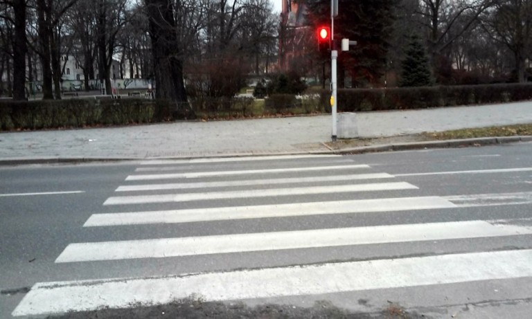 Piesi pod czujnym okiem policji. Nieoznakowany wóz będzie rejestrował wykroczenia