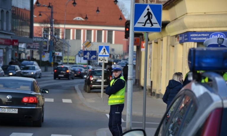 Kierowco uważaj na pieszych. Nieoznakowany wóz rejestrujący w akcji policyjnej