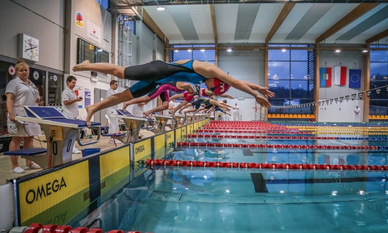 Sportowy kwiecień w pływalni Olimpijczyk. Sprawdź rozpiskę zawodów