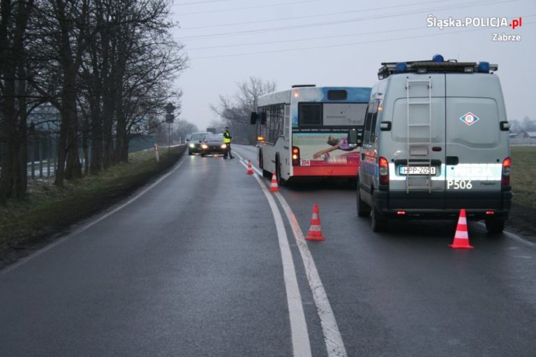 Wypadek na ulicy Witosa – Autobus potrącił kobietę idącą poboczem drogi