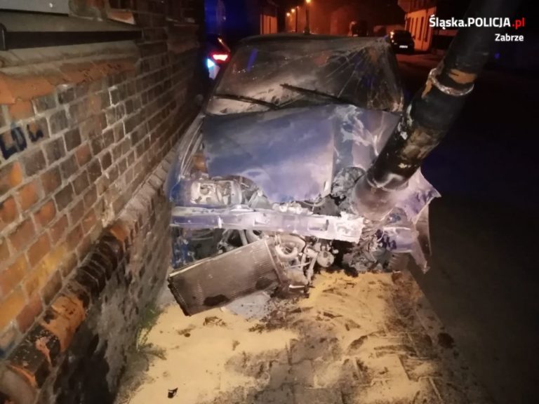 Latarnia zakończyła nocny rajd pijanego kierowcy Seicento