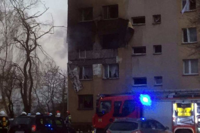 Wybuch gazu w bloku przy ul. Struzika. Są ranni! [zdjęcia]