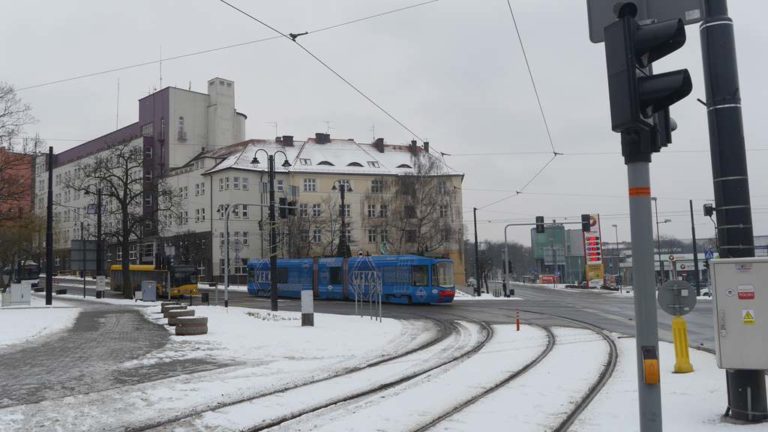 MZD: ograniczamy bezpośrednie kontakty do niezbędnego minimum