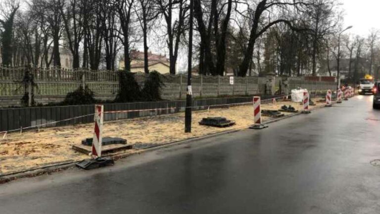 Przy Staromiejskiej powstaje parking. Zobacz zdjęcia