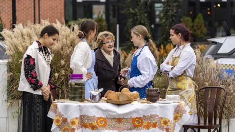 Uczniowie uczcili 100-lecie miasta organizując happening