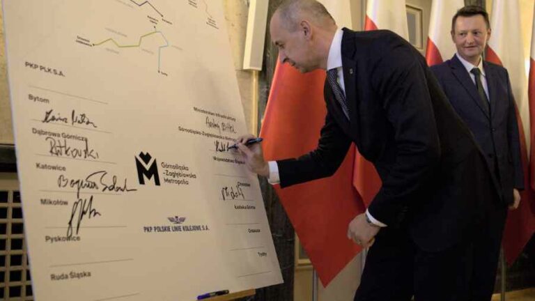 „W godzinach szczytu pociągi mają kursować częściej”. Kolej Plus