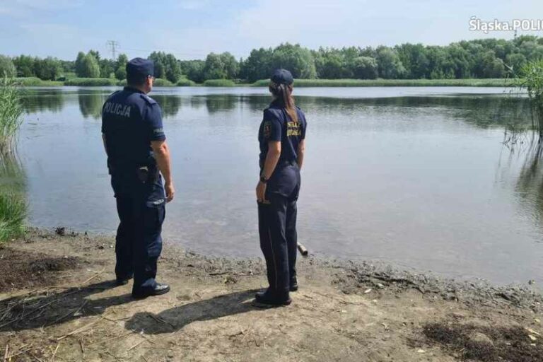 Policjanci i strażnicy spotkali się nad jeziorem. Zobacz co tam robili