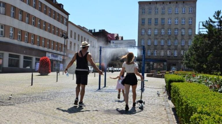 Nadchodzą upały! Oto zalecenia: dbajmy o bezpieczeństwo! W mieście są fontanny i kurtyny